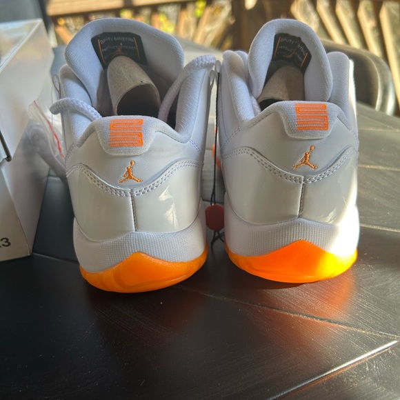 NEW Women’s Air Jordan 11 Retro Low Bright Citrus- US 7 - Picture 4 of 9